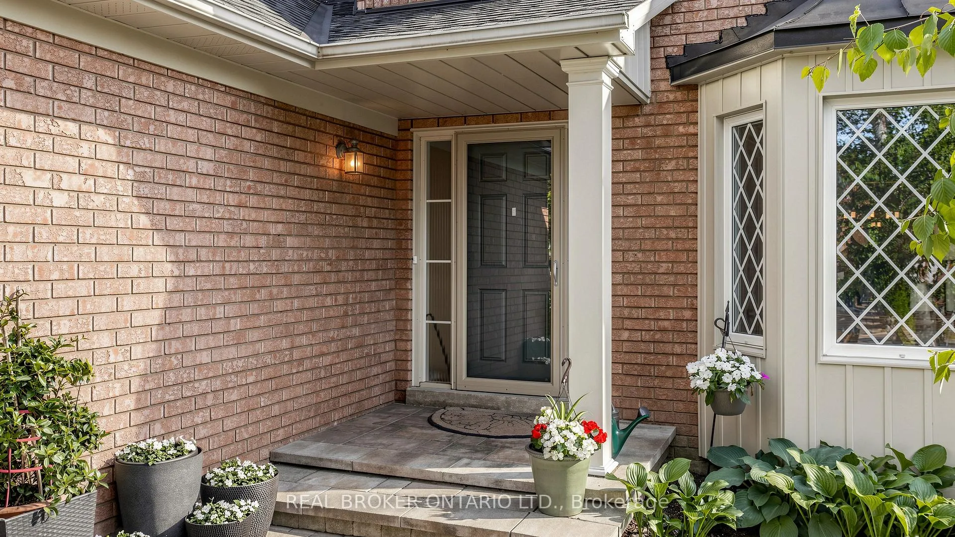 Photo 3 of 153 Grenadier Crescent, Vaughan, Beverley Glen — HOMEH
