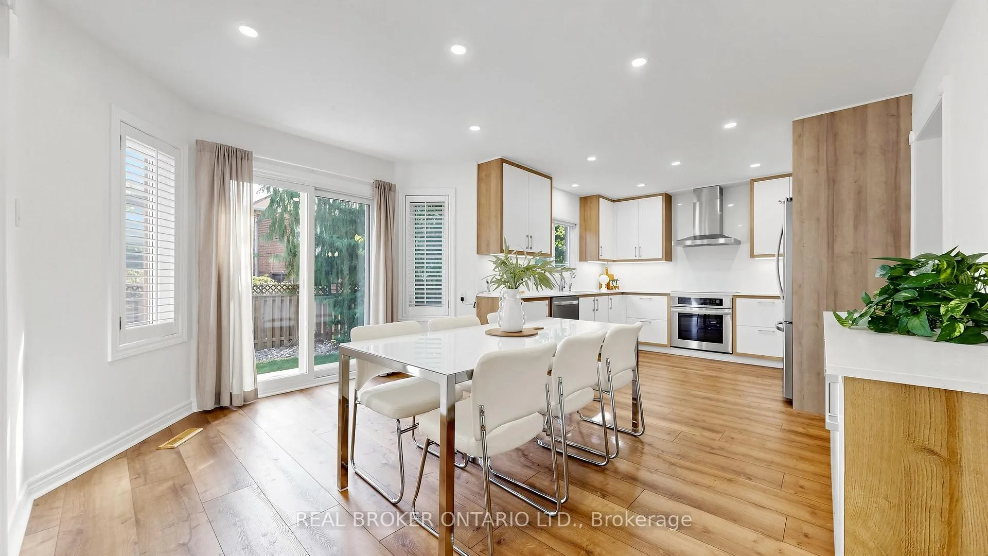 Photo 12 of 153 Grenadier Crescent, Vaughan, Beverley Glen — HOMEH