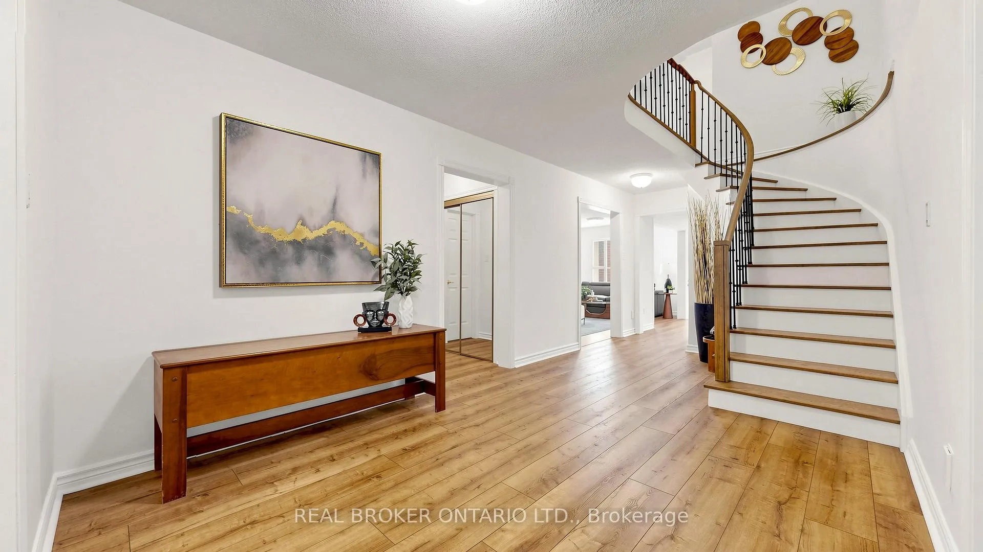 Photo 22 of 153 Grenadier Crescent, Vaughan, Beverley Glen — HOMEH