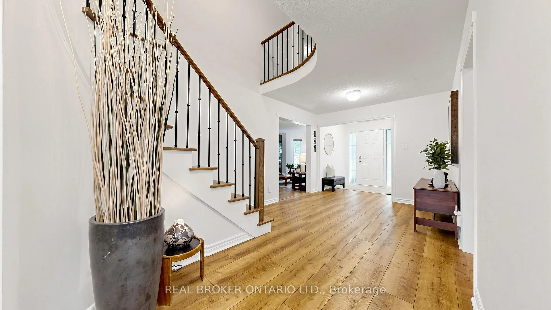 Photo 23 of 153 Grenadier Crescent, Vaughan, Beverley Glen — HOMEH