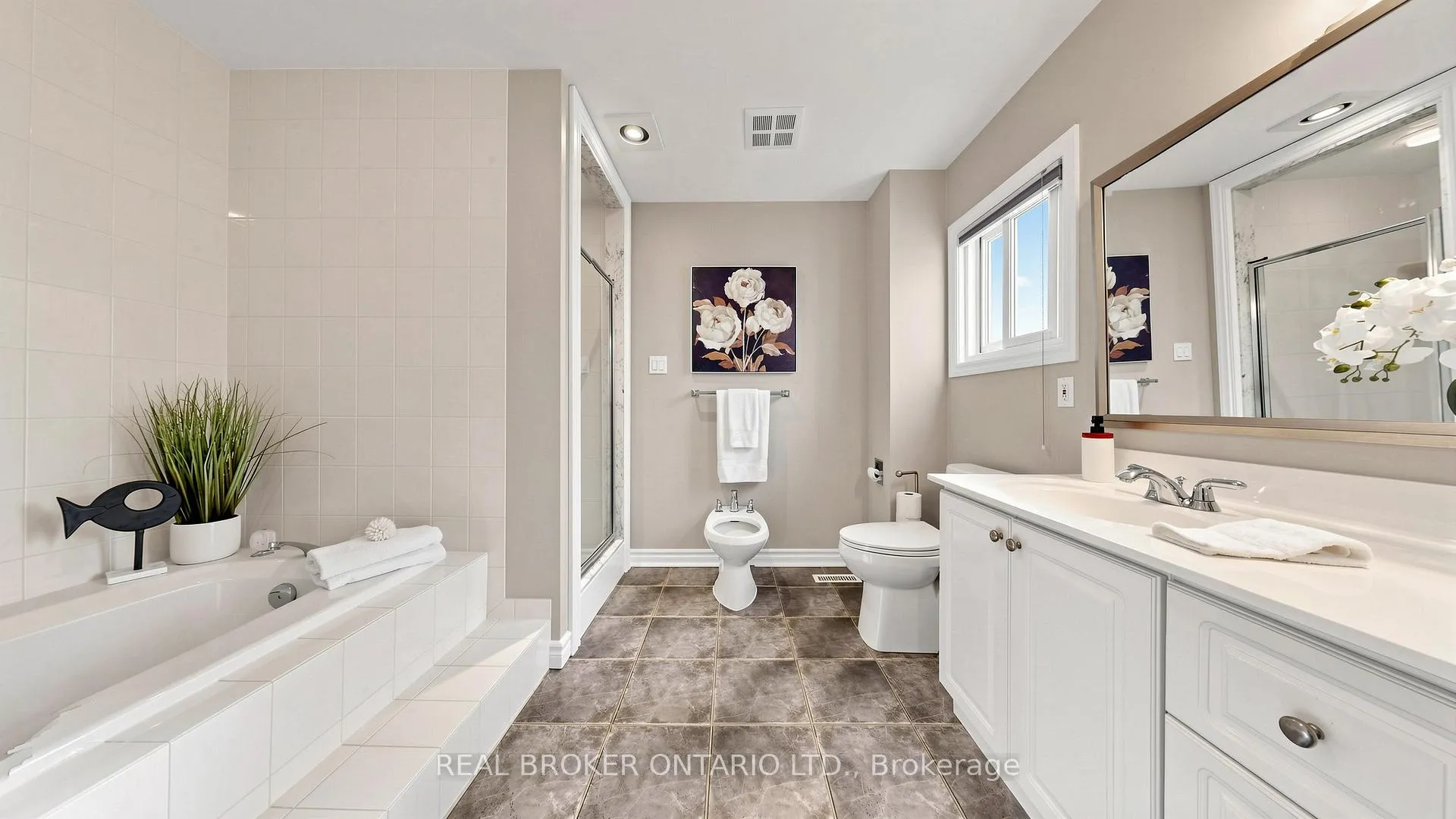 Photo 30 of 153 Grenadier Crescent, Vaughan, Beverley Glen — HOMEH