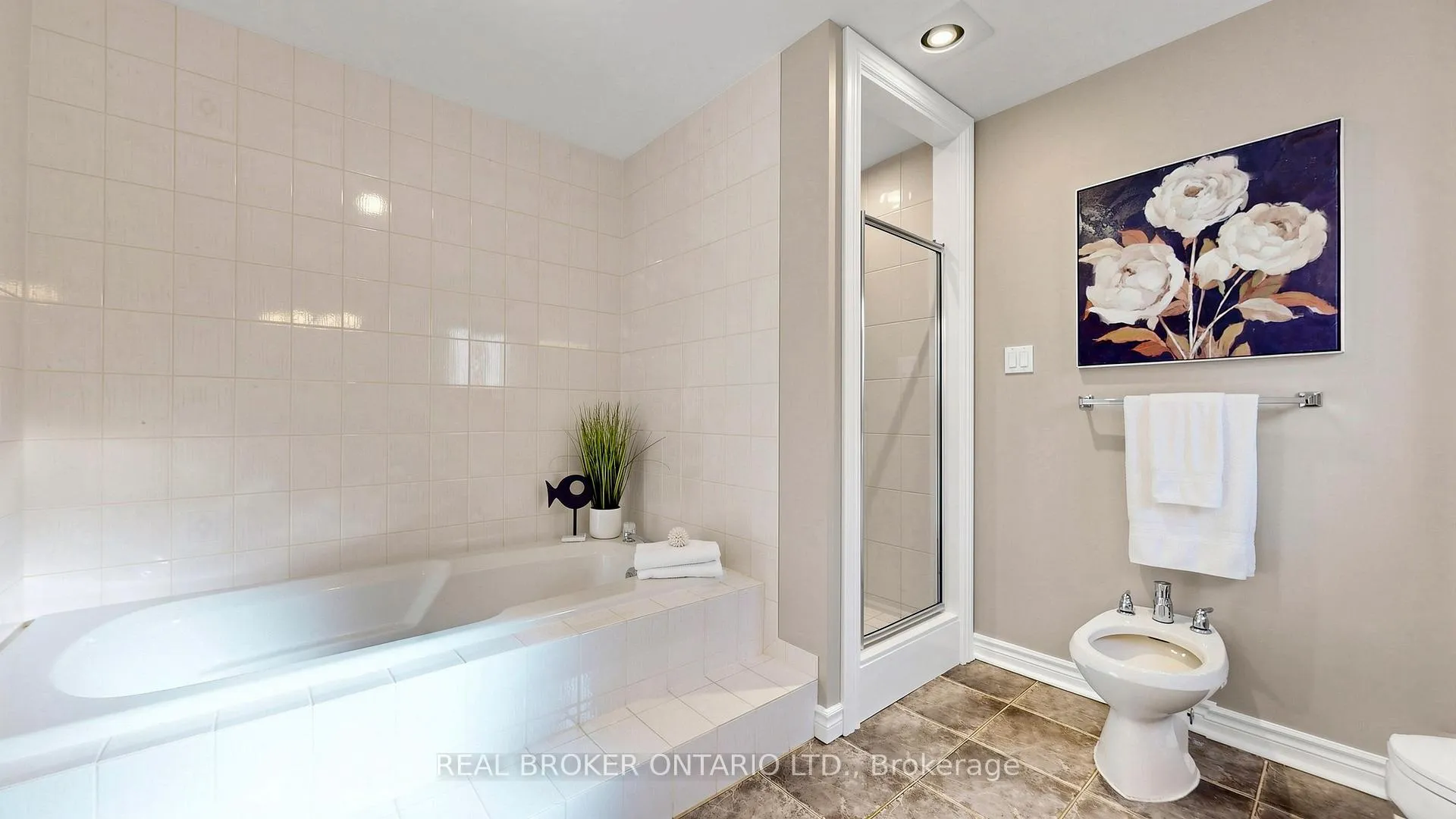Photo 31 of 153 Grenadier Crescent, Vaughan, Beverley Glen — HOMEH