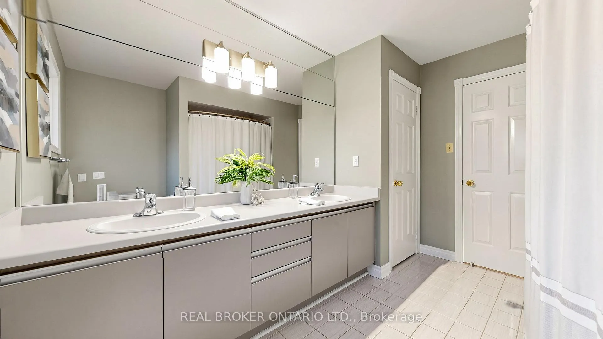 Photo 40 of 153 Grenadier Crescent, Vaughan, Beverley Glen — HOMEH