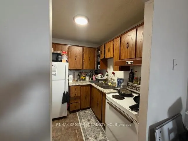 Photo 6 of Unit 305, 1 Kingston Road E, Toronto, The Beaches — HOMEH