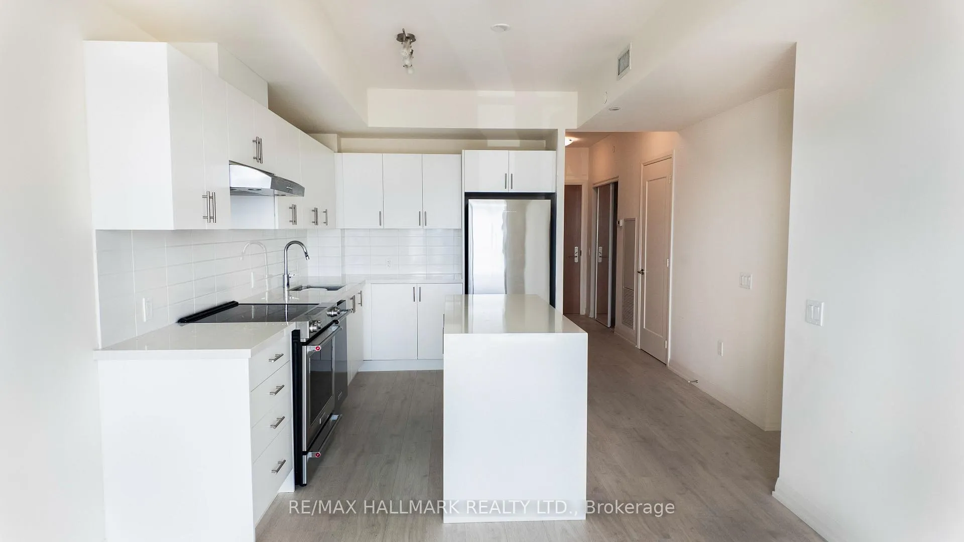 Photo 3 of Unit 912, 8960 Jane Street, Vaughan, Vellore Village — HOMEH