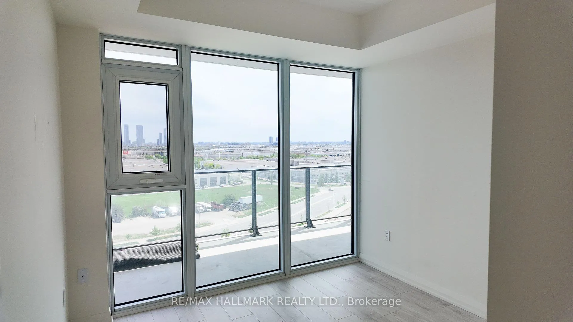 Photo 10 of Unit 912, 8960 Jane Street, Vaughan, Vellore Village — HOMEH