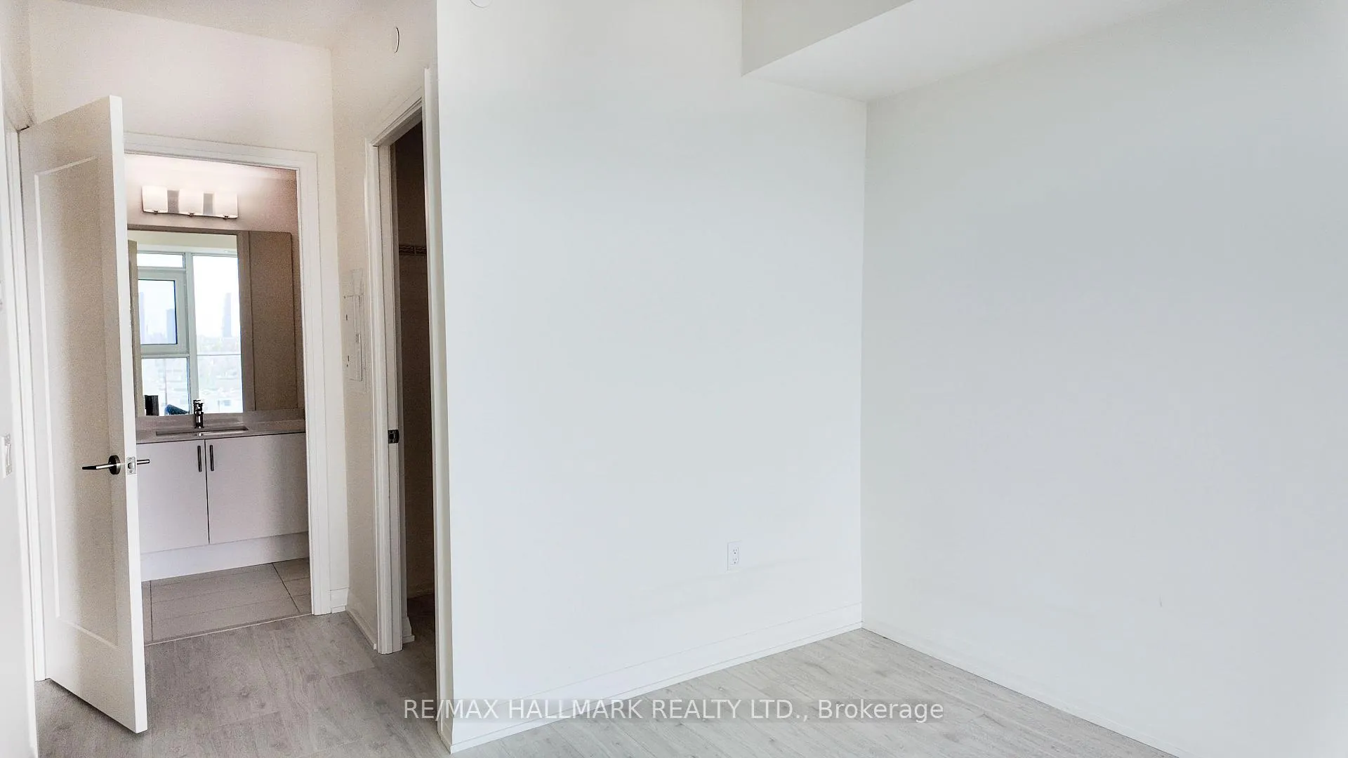 Photo 12 of Unit 912, 8960 Jane Street, Vaughan, Vellore Village — HOMEH