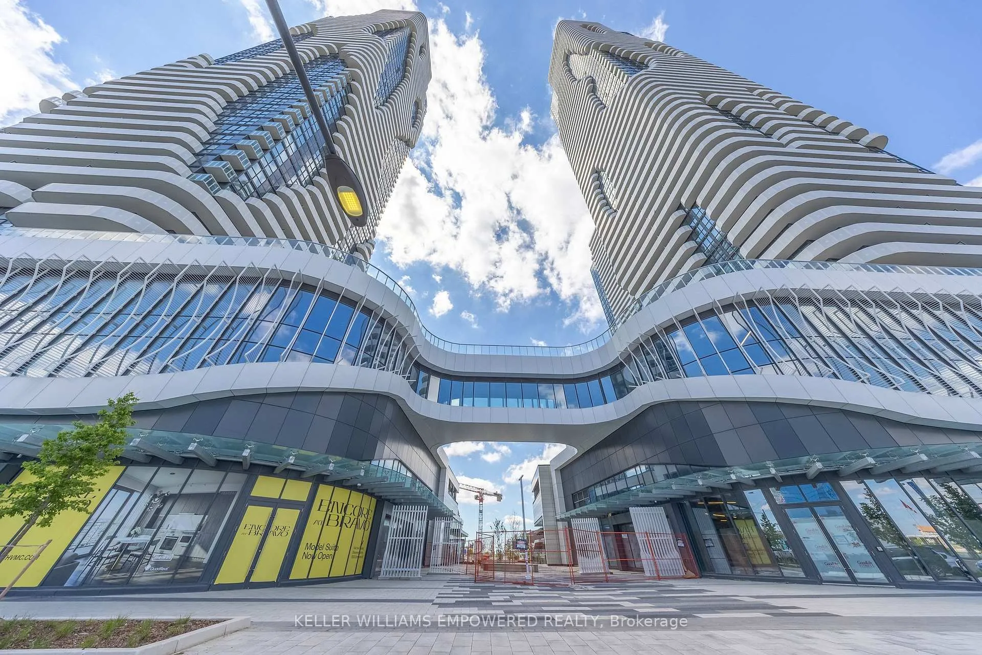 Photo 2 of Unit 5701, 8 Interchange Way, Vaughan, Vaughan Corporate Centre — HOMEH