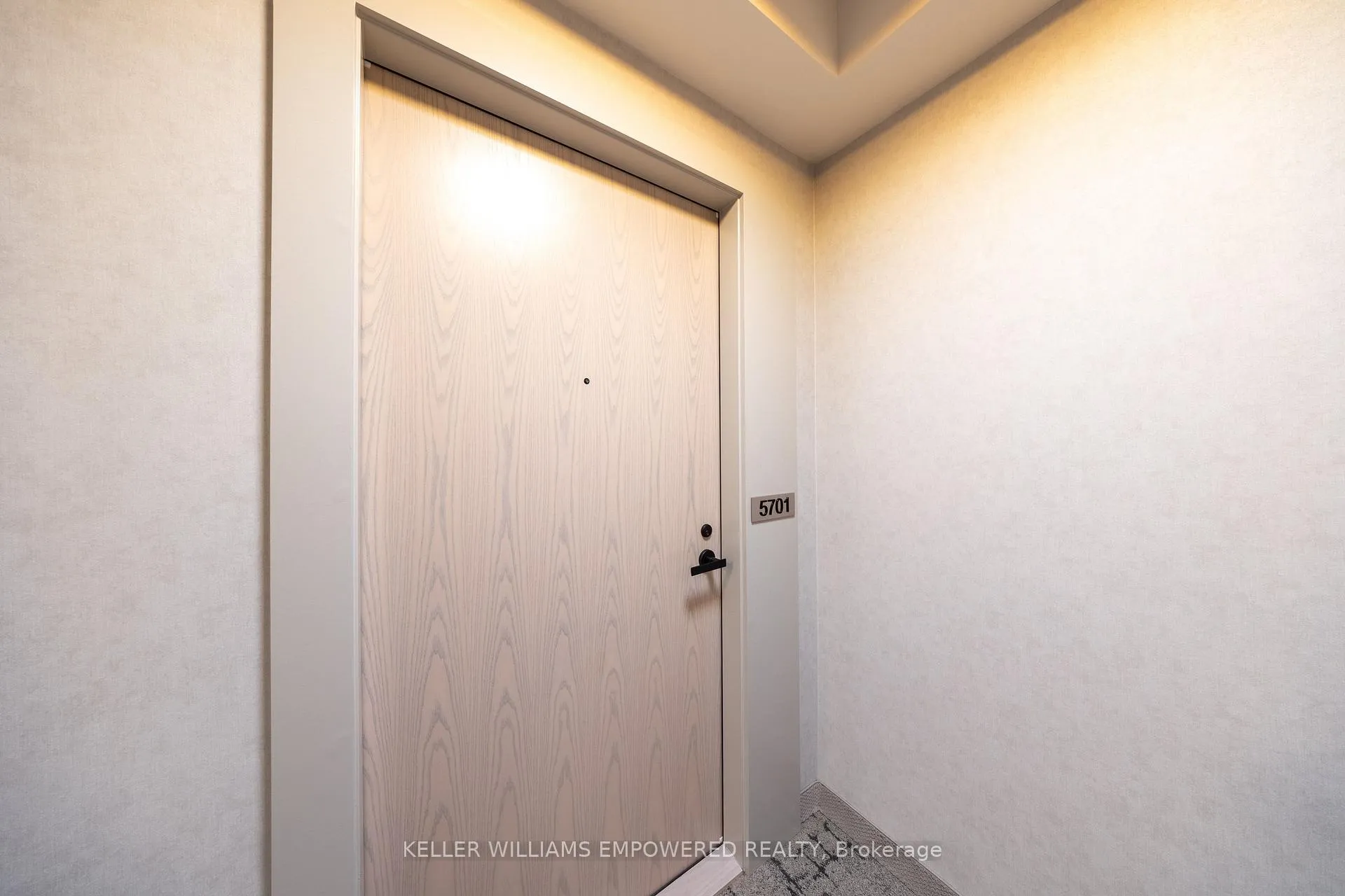 Photo 4 of Unit 5701, 8 Interchange Way, Vaughan, Vaughan Corporate Centre — HOMEH