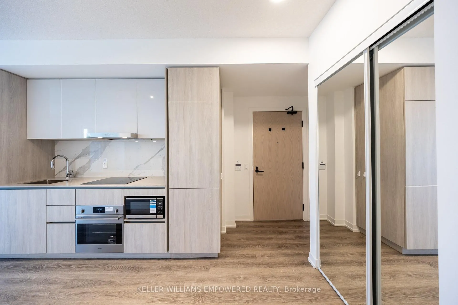 Photo 5 of Unit 5701, 8 Interchange Way, Vaughan, Vaughan Corporate Centre — HOMEH