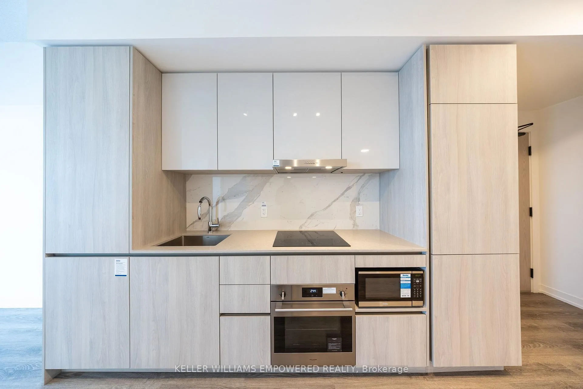 Photo 7 of Unit 5701, 8 Interchange Way, Vaughan, Vaughan Corporate Centre — HOMEH