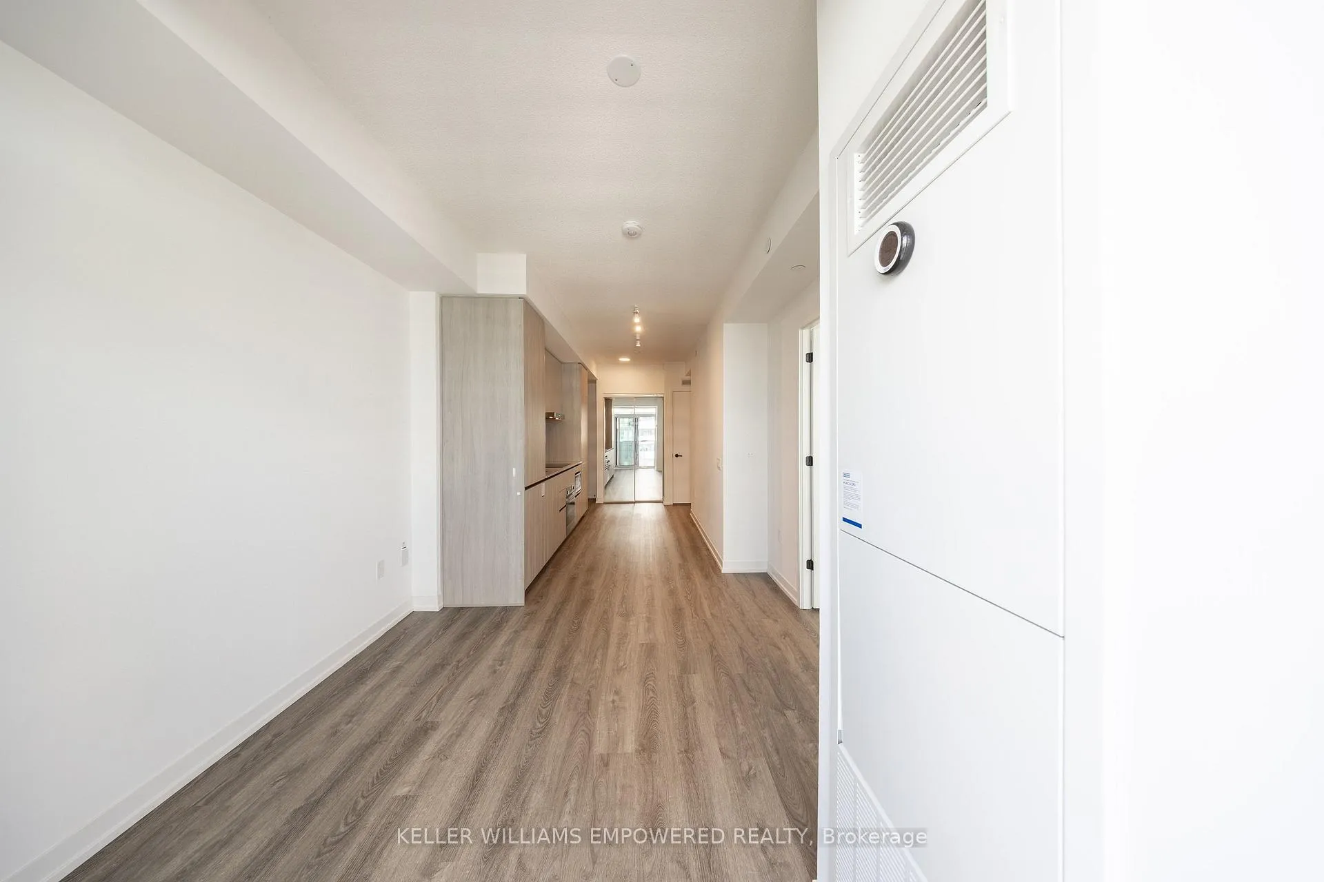 Photo 9 of Unit 5701, 8 Interchange Way, Vaughan, Vaughan Corporate Centre — HOMEH