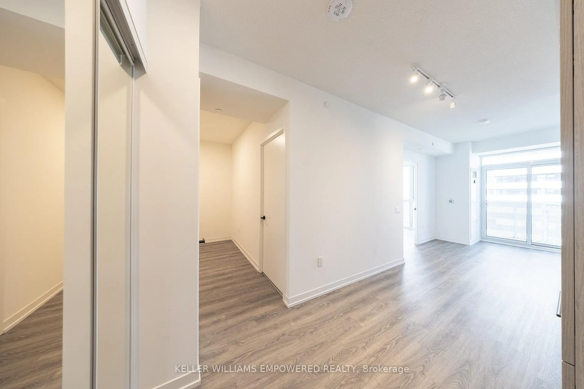 Photo 11 of Unit 5701, 8 Interchange Way, Vaughan, Vaughan Corporate Centre — HOMEH