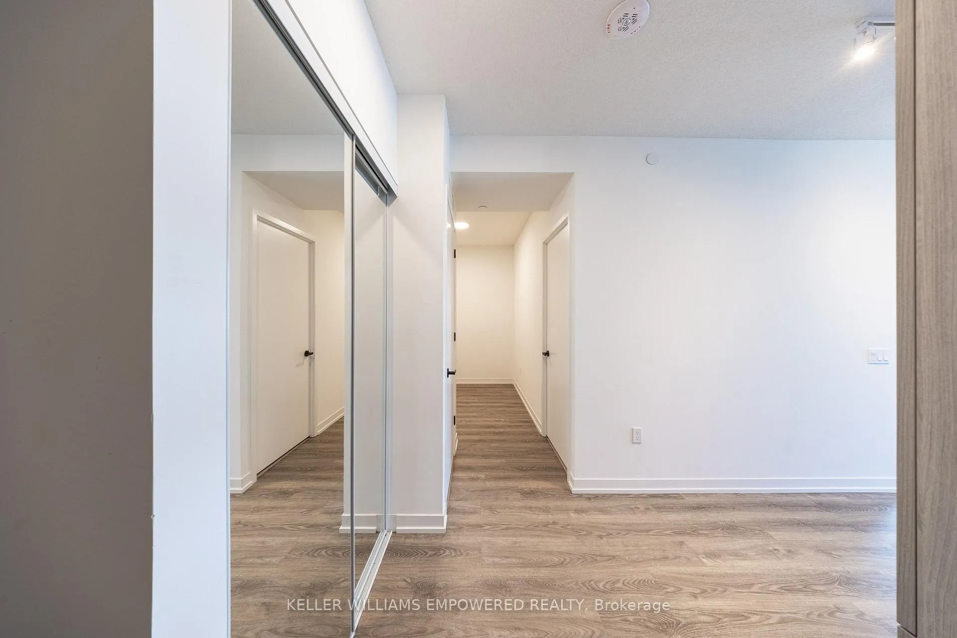 Photo 12 of Unit 5701, 8 Interchange Way, Vaughan, Vaughan Corporate Centre — HOMEH