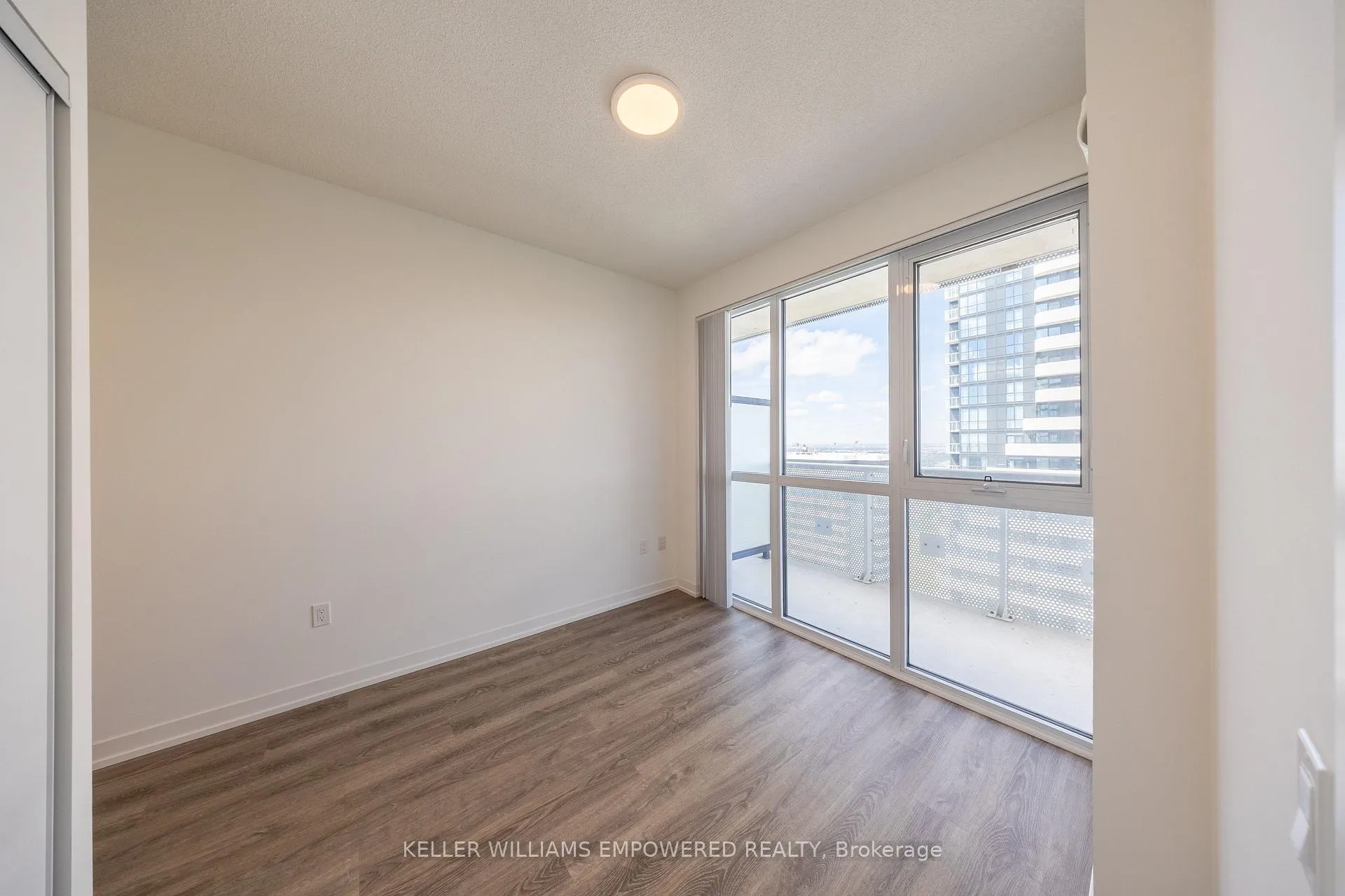 Photo 13 of Unit 5701, 8 Interchange Way, Vaughan, Vaughan Corporate Centre — HOMEH