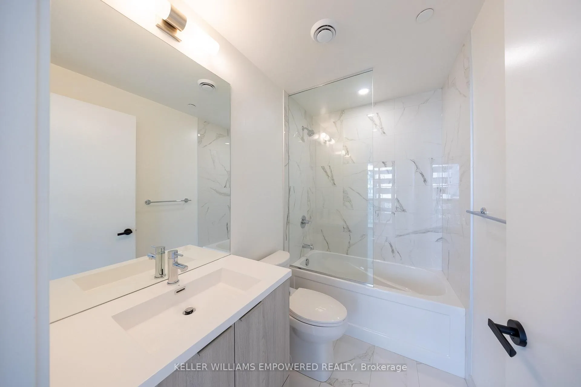 Photo 14 of Unit 5701, 8 Interchange Way, Vaughan, Vaughan Corporate Centre — HOMEH