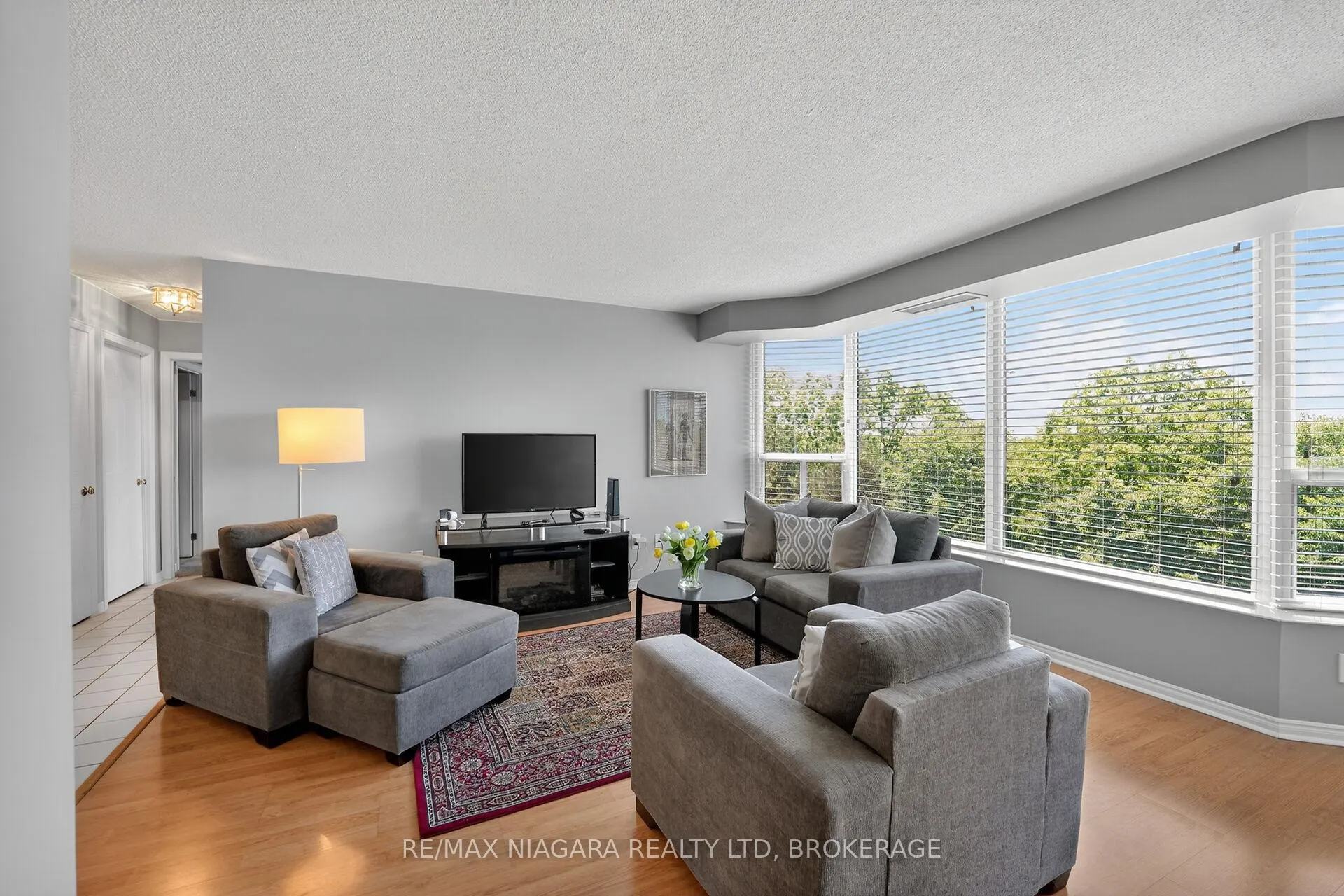 Photo 8 of Unit 607, 81 Scott Street, St. Catharines, Lakeport — HOMEH