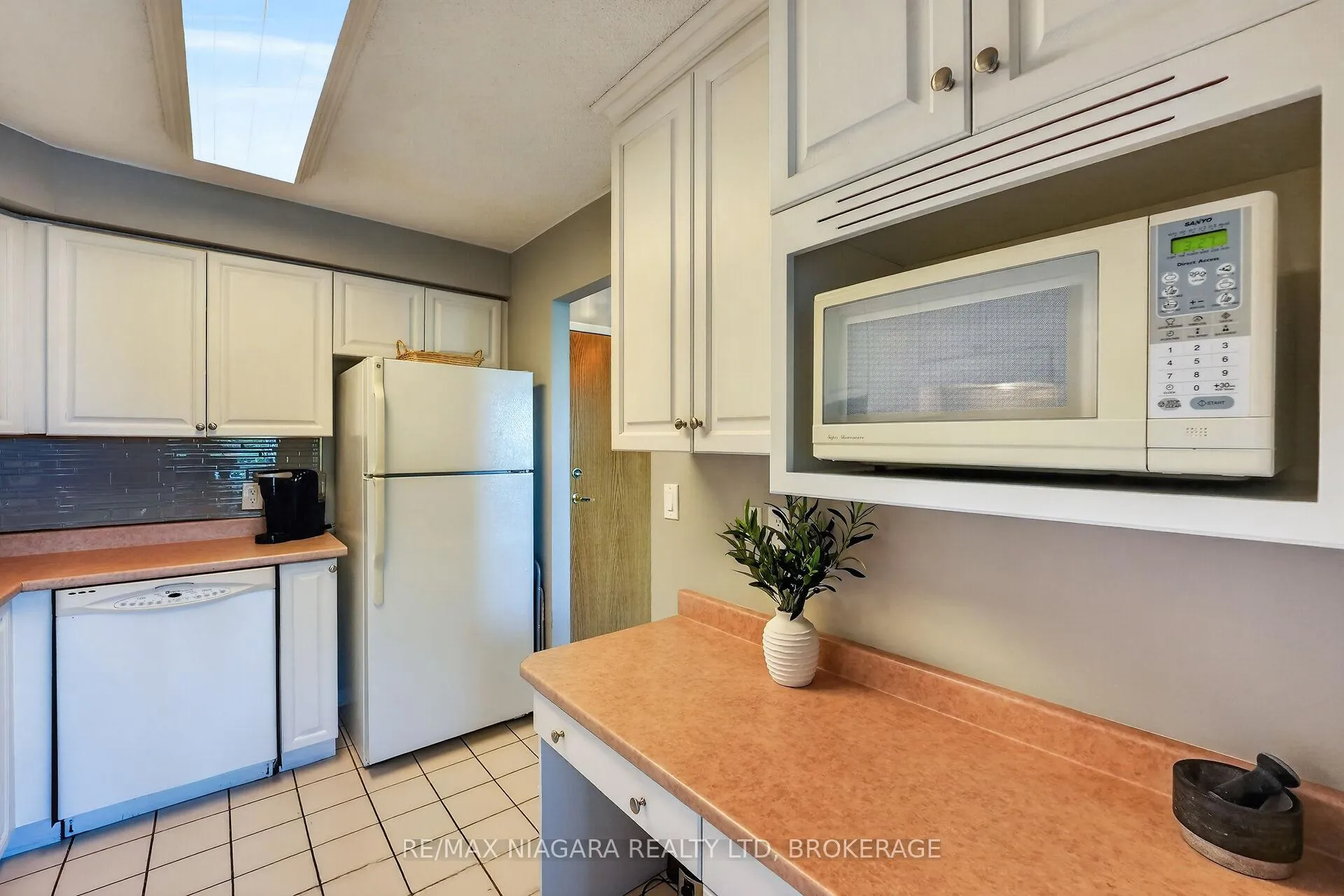 Photo 11 of Unit 607, 81 Scott Street, St. Catharines, Lakeport — HOMEH