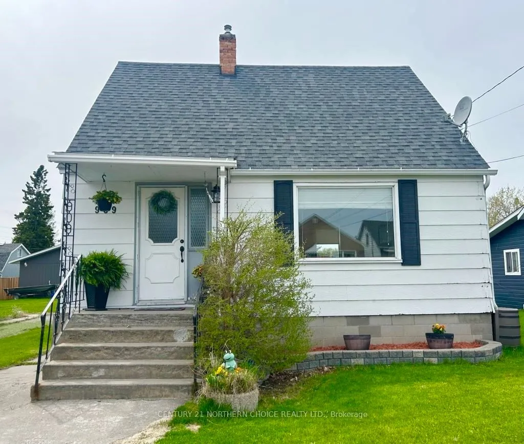Front of 909 Phair Avenue