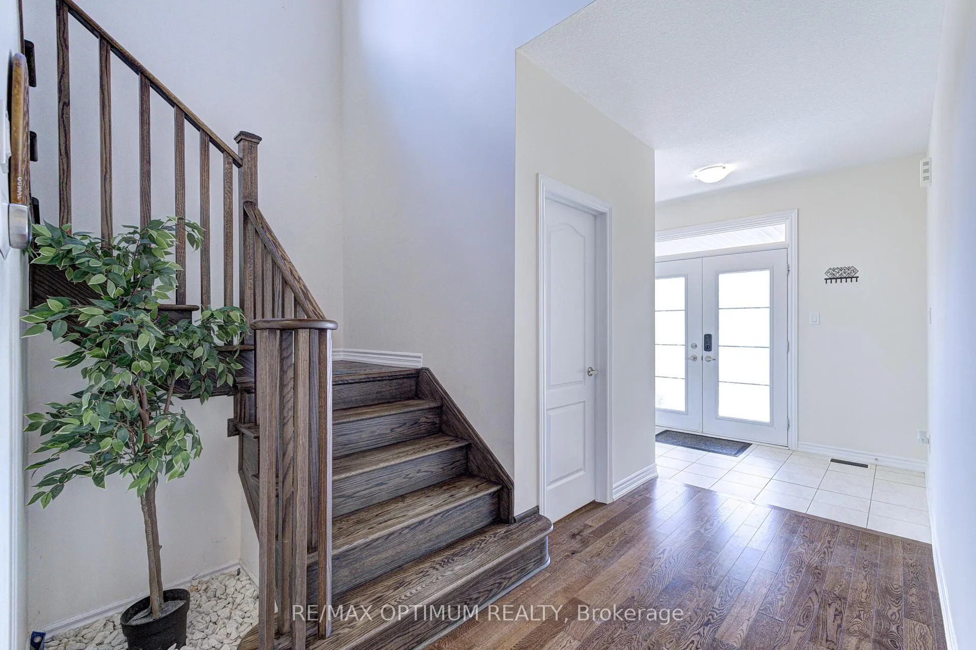 Photo 5 of 515 Barker Parkway, Thorold, Rolling Meadows — HOMEH