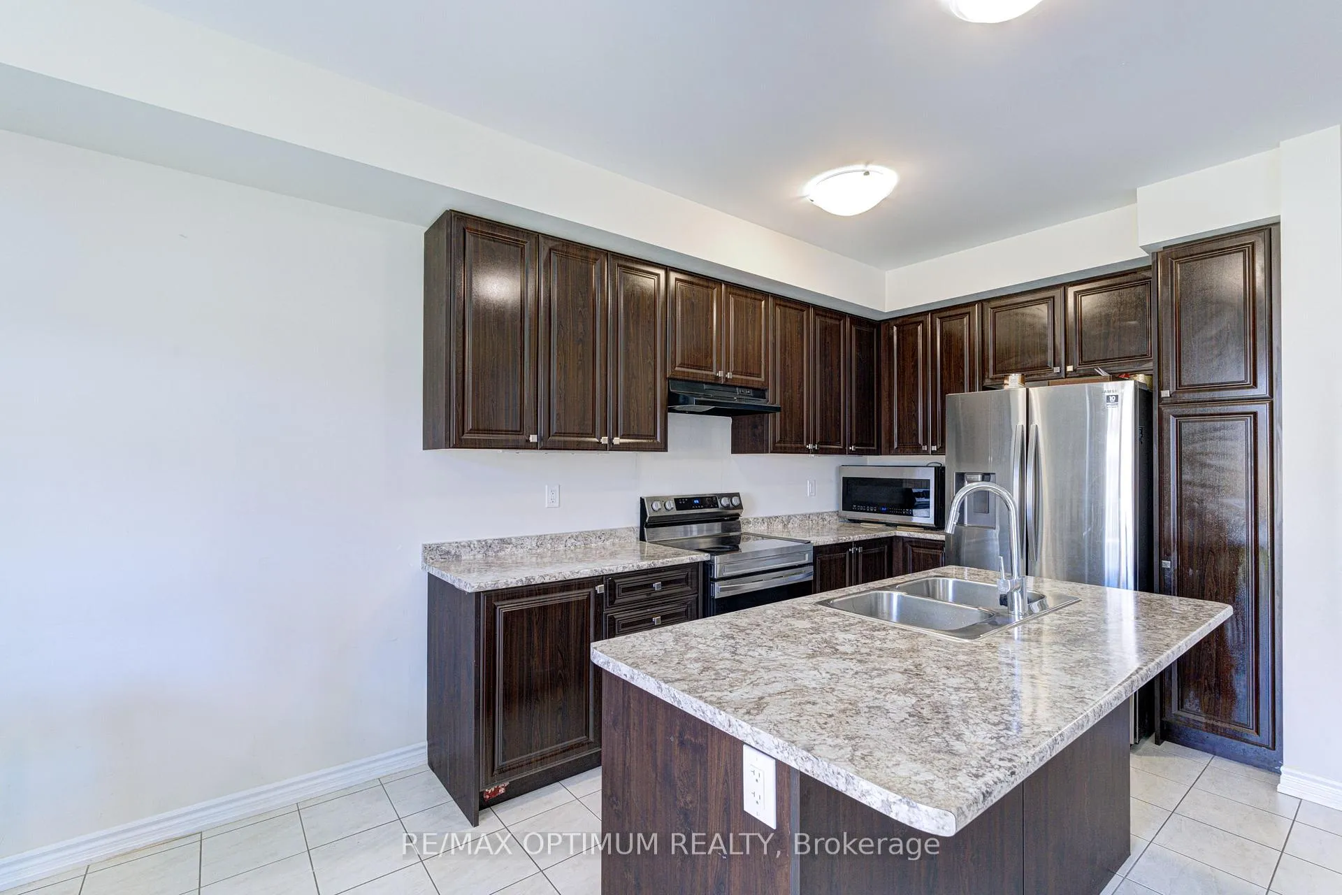 Photo 11 of 515 Barker Parkway, Thorold, Rolling Meadows — HOMEH
