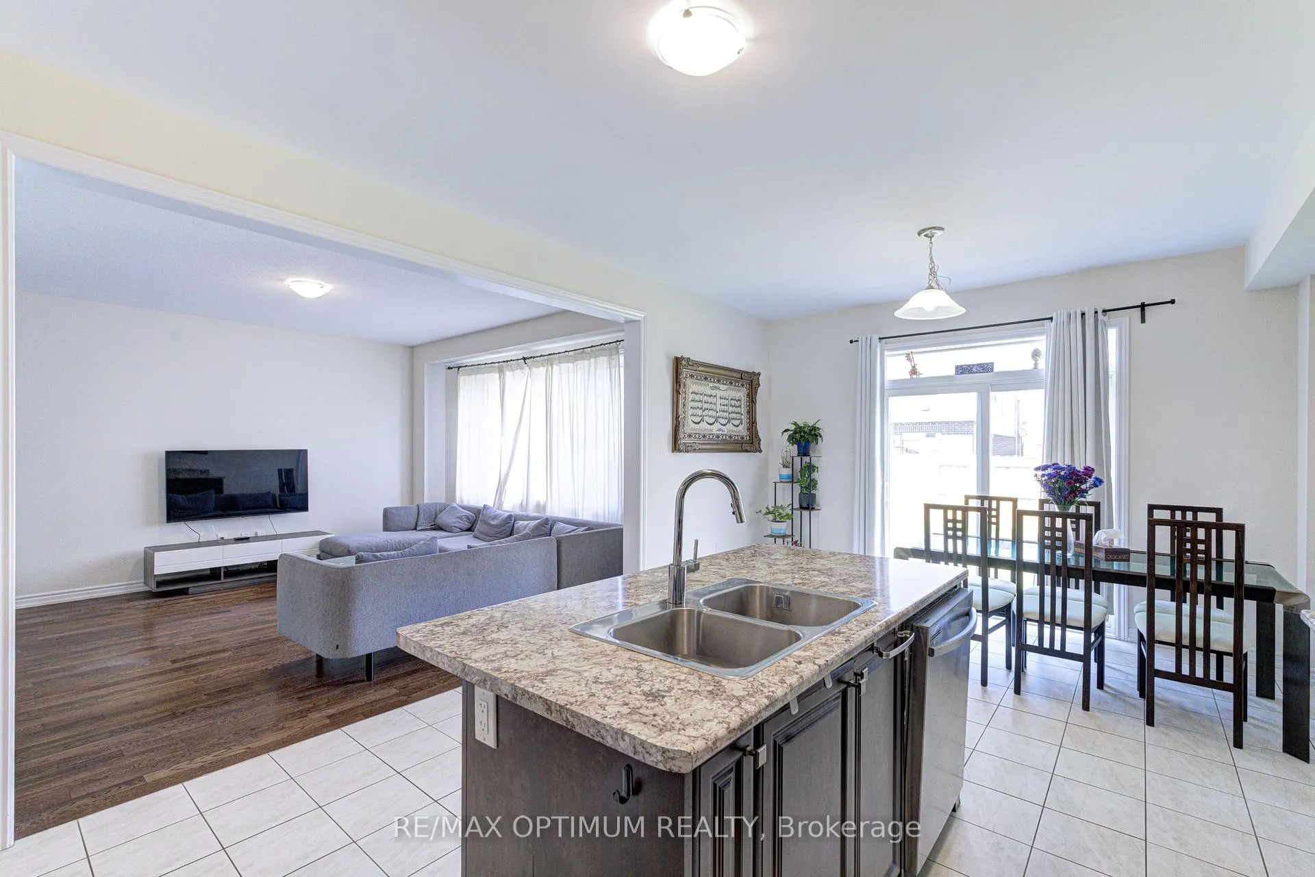 Photo 14 of 515 Barker Parkway, Thorold, Rolling Meadows — HOMEH