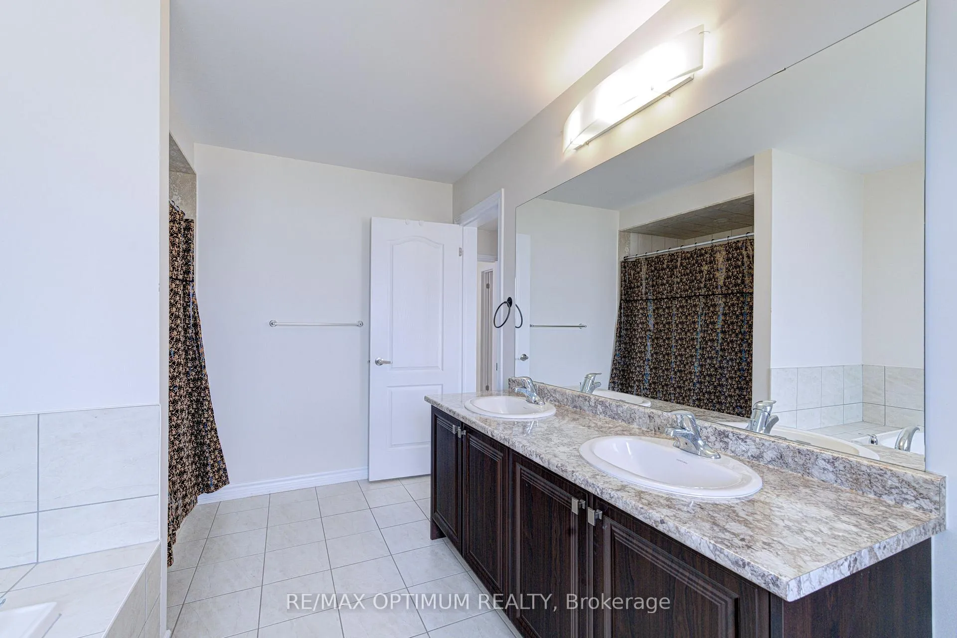 Photo 25 of 515 Barker Parkway, Thorold, Rolling Meadows — HOMEH