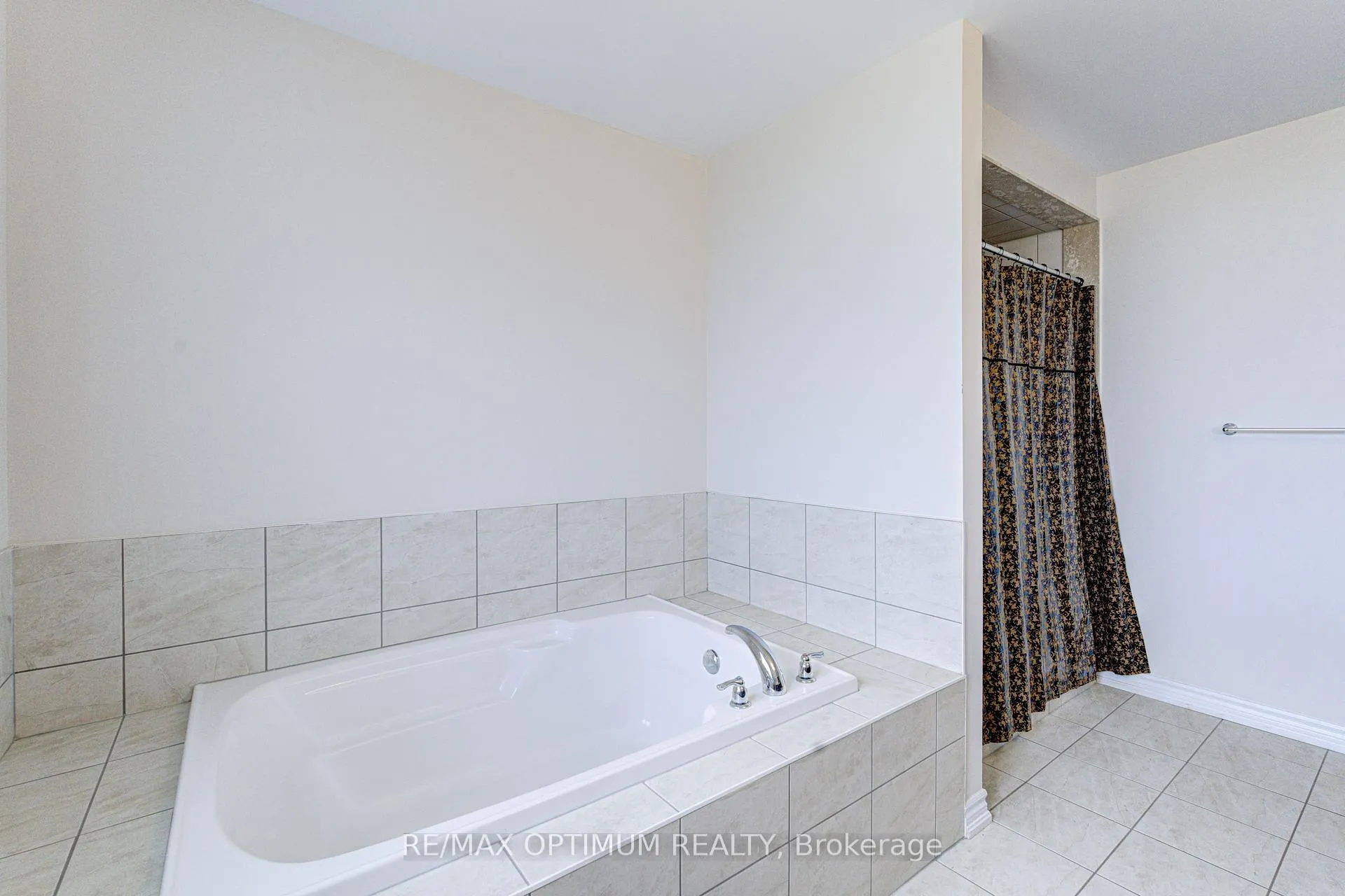 Photo 26 of 515 Barker Parkway, Thorold, Rolling Meadows — HOMEH