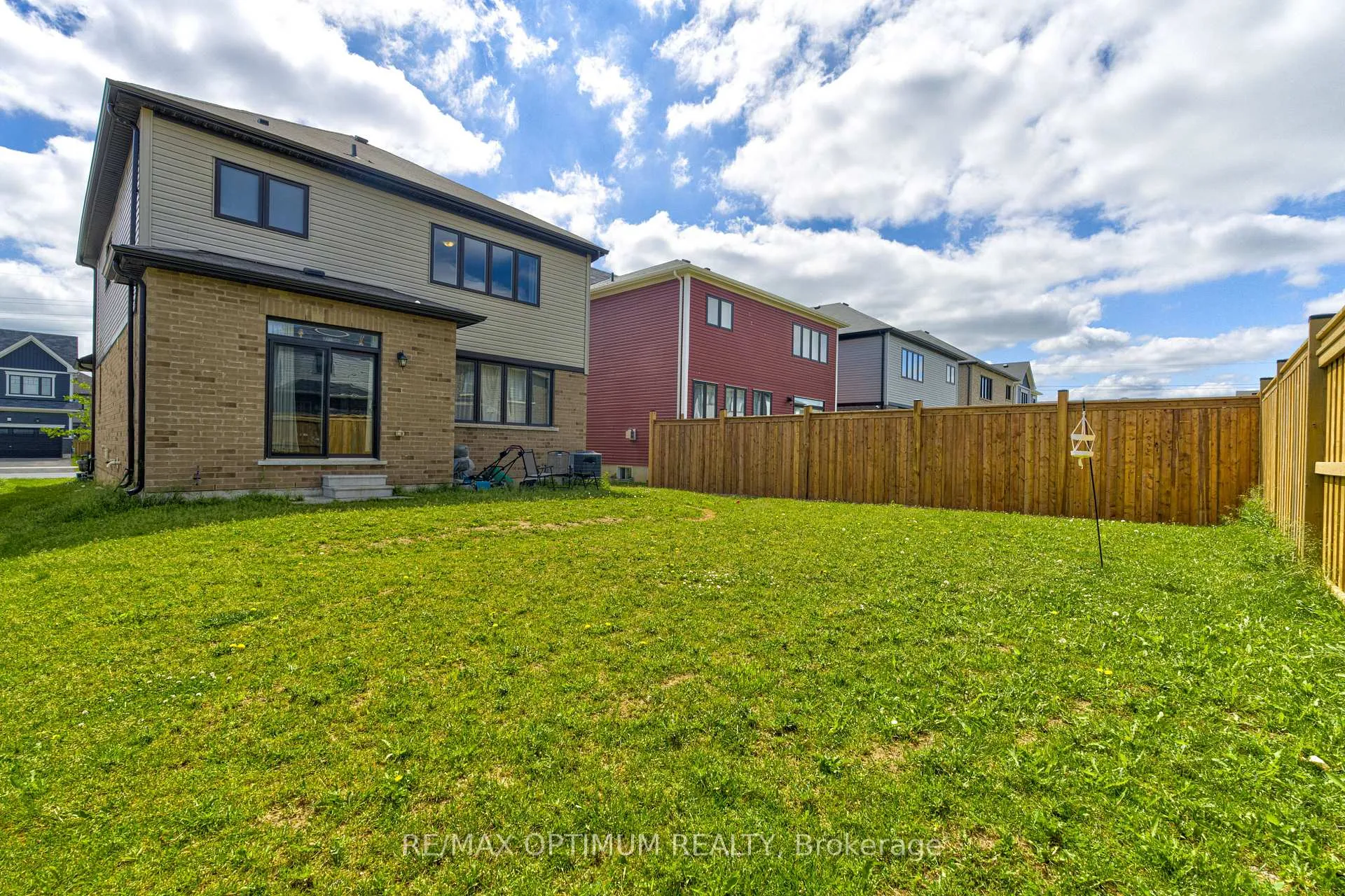 Photo 36 of 515 Barker Parkway, Thorold, Rolling Meadows — HOMEH