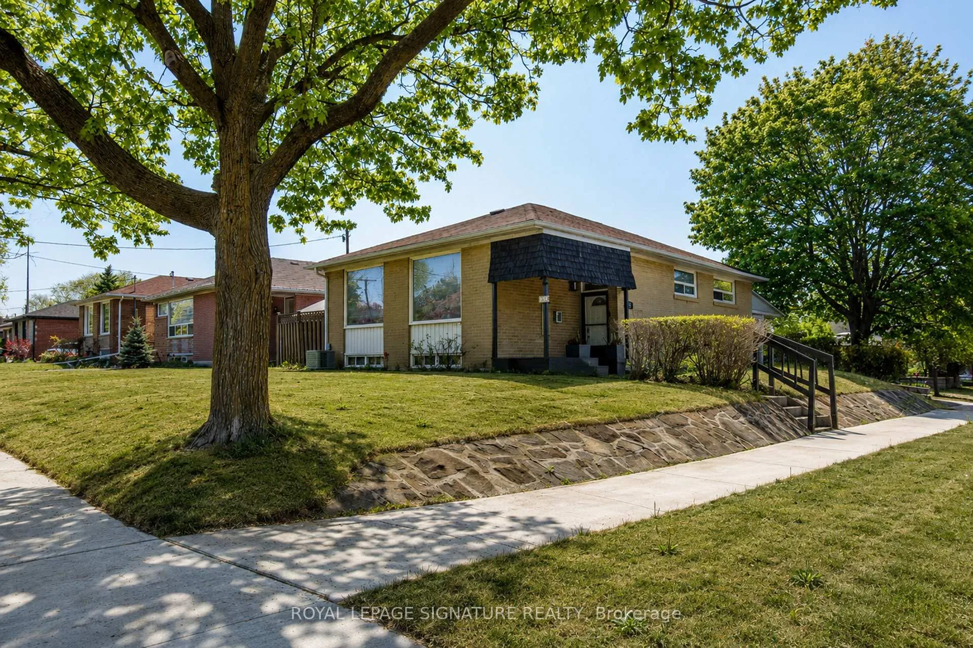 Photo 1 of 135 Rangoon Road, Etobicoke, Eringate-Centennial-West Deane — HOMEH