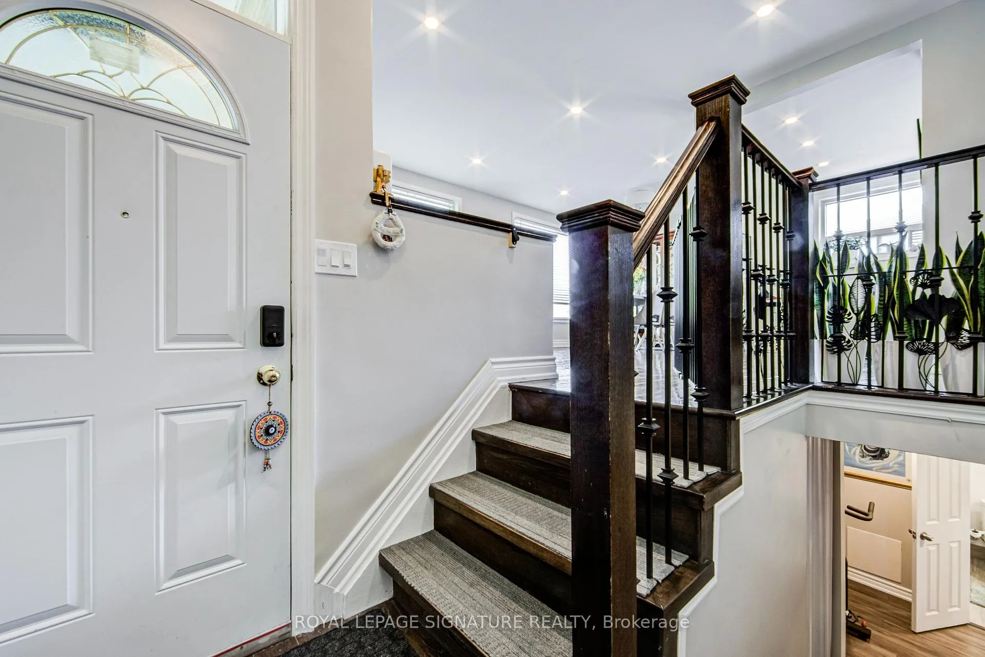 Photo 3 of 135 Rangoon Road, Etobicoke, Eringate-Centennial-West Deane — HOMEH