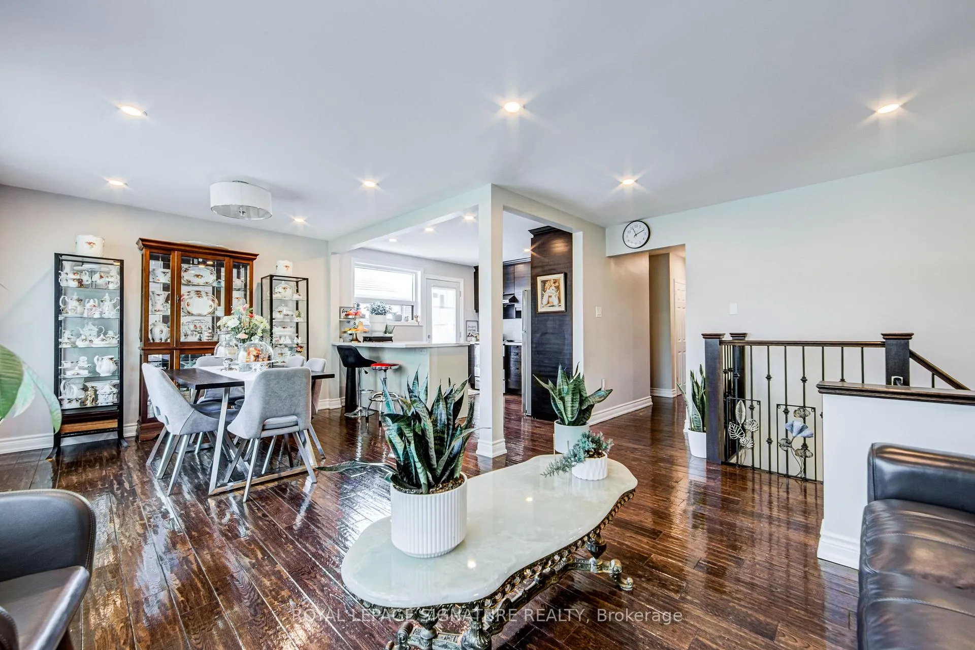 Photo 4 of 135 Rangoon Road, Etobicoke, Eringate-Centennial-West Deane — HOMEH