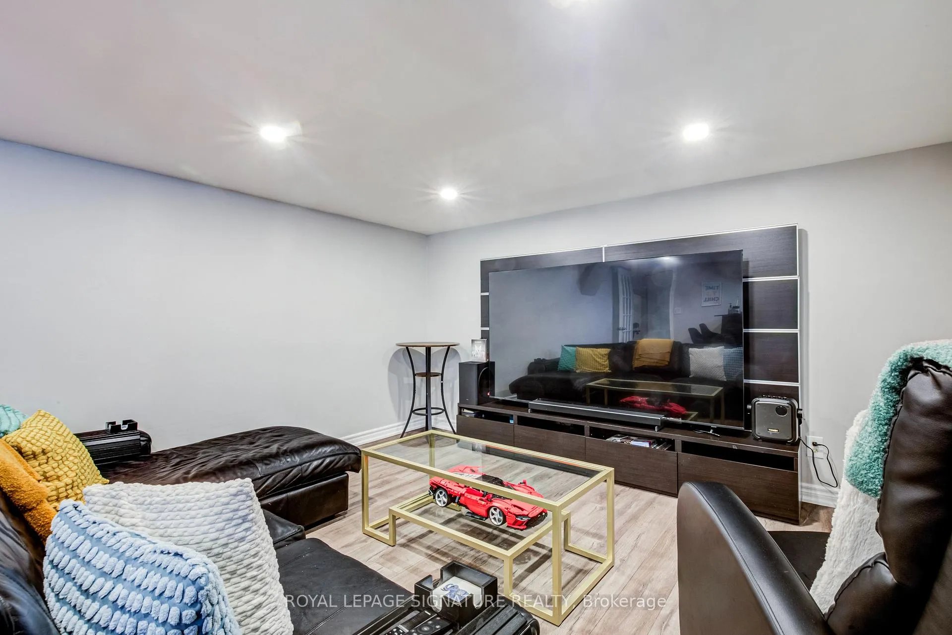 Photo 17 of 135 Rangoon Road, Etobicoke, Eringate-Centennial-West Deane — HOMEH