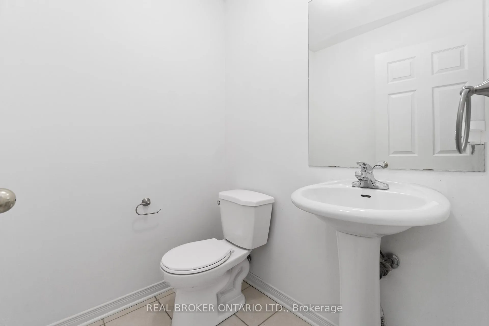 Photo 7 of 3 A Southpark Drive, Ottawa, Blackburn Hamlet — HOMEH
