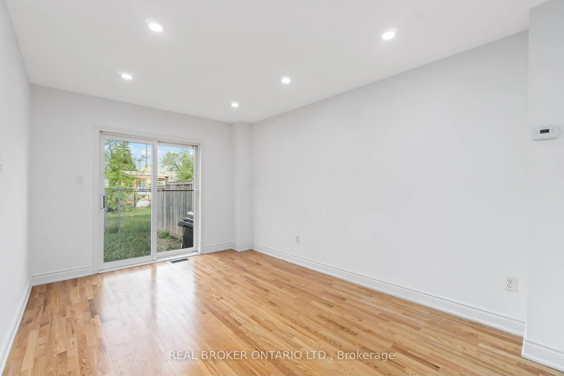 Photo 9 of 3 A Southpark Drive, Ottawa, Blackburn Hamlet — HOMEH