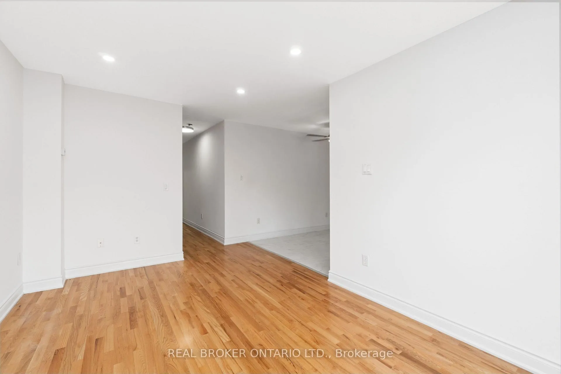 Photo 11 of 3 A Southpark Drive, Ottawa, Blackburn Hamlet — HOMEH