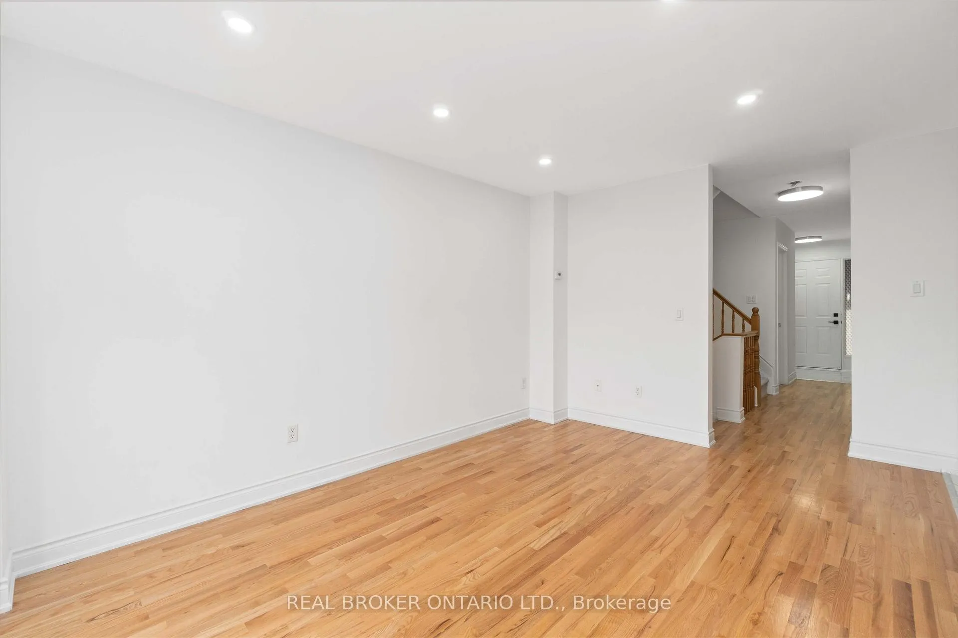 Photo 13 of 3 A Southpark Drive, Ottawa, Blackburn Hamlet — HOMEH