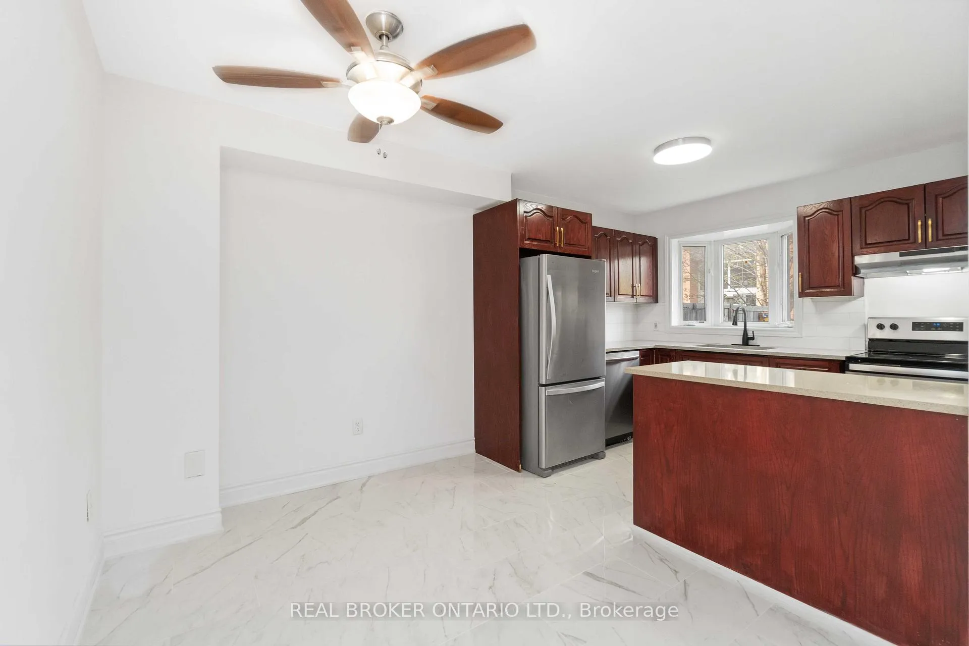 Photo 14 of 3 A Southpark Drive, Ottawa, Blackburn Hamlet — HOMEH