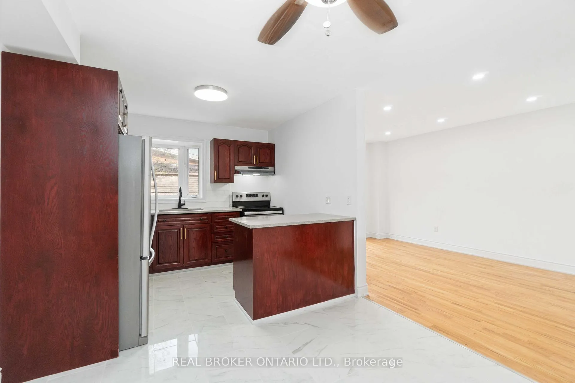 Photo 17 of 3 A Southpark Drive, Ottawa, Blackburn Hamlet — HOMEH