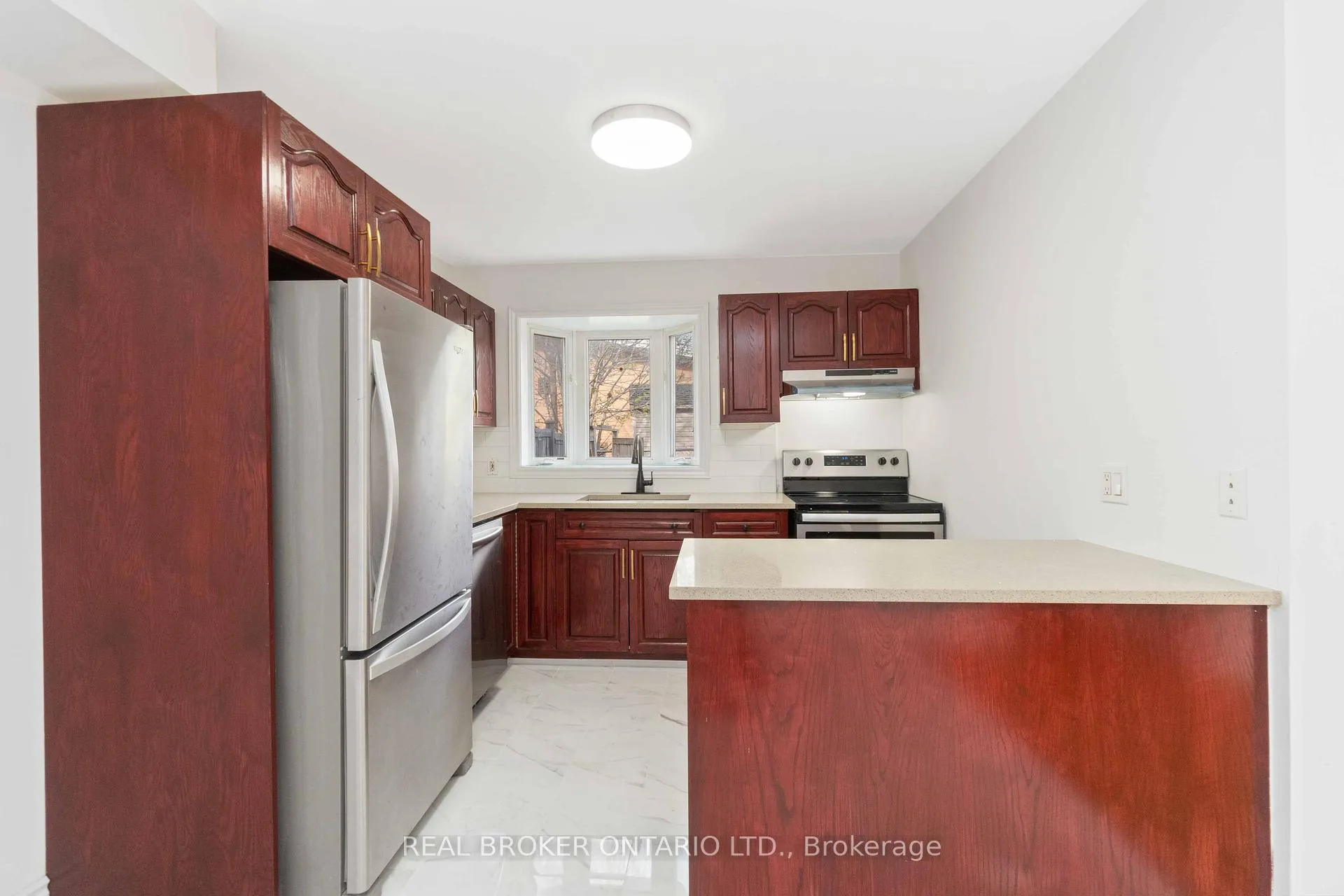 Photo 18 of 3 A Southpark Drive, Ottawa, Blackburn Hamlet — HOMEH