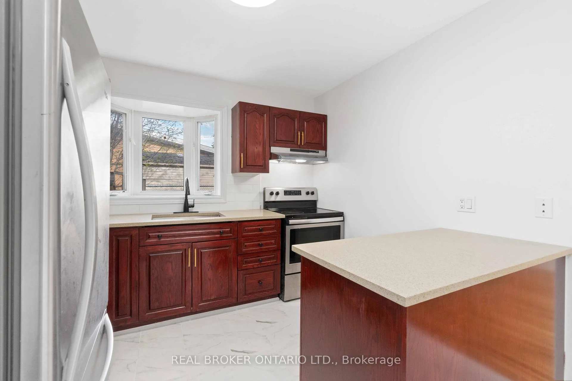 Photo 20 of 3 A Southpark Drive, Ottawa, Blackburn Hamlet — HOMEH