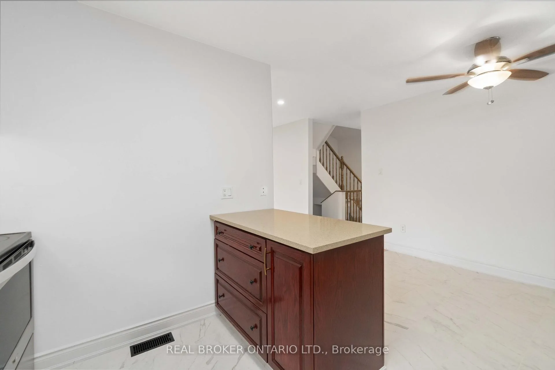 Photo 21 of 3 A Southpark Drive, Ottawa, Blackburn Hamlet — HOMEH