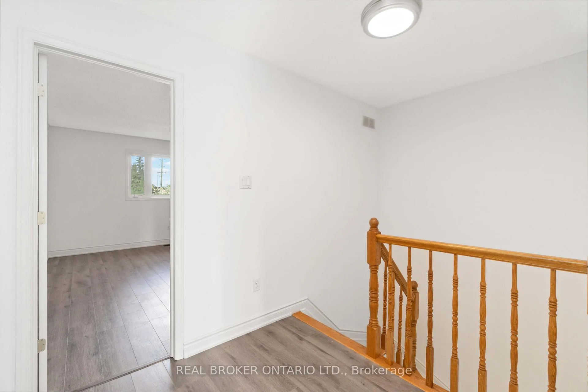 Photo 24 of 3 A Southpark Drive, Ottawa, Blackburn Hamlet — HOMEH