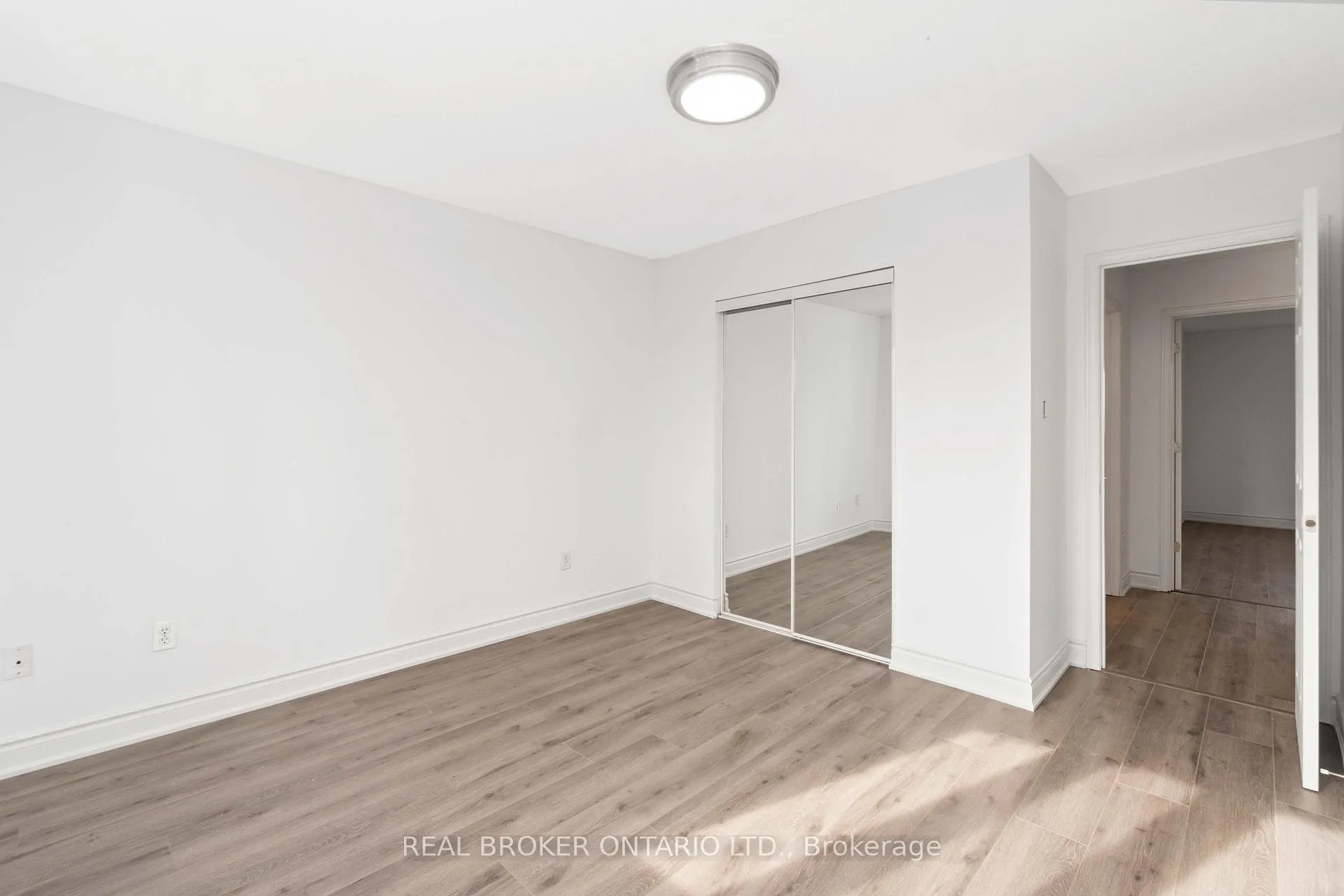 Photo 26 of 3 A Southpark Drive, Ottawa, Blackburn Hamlet — HOMEH