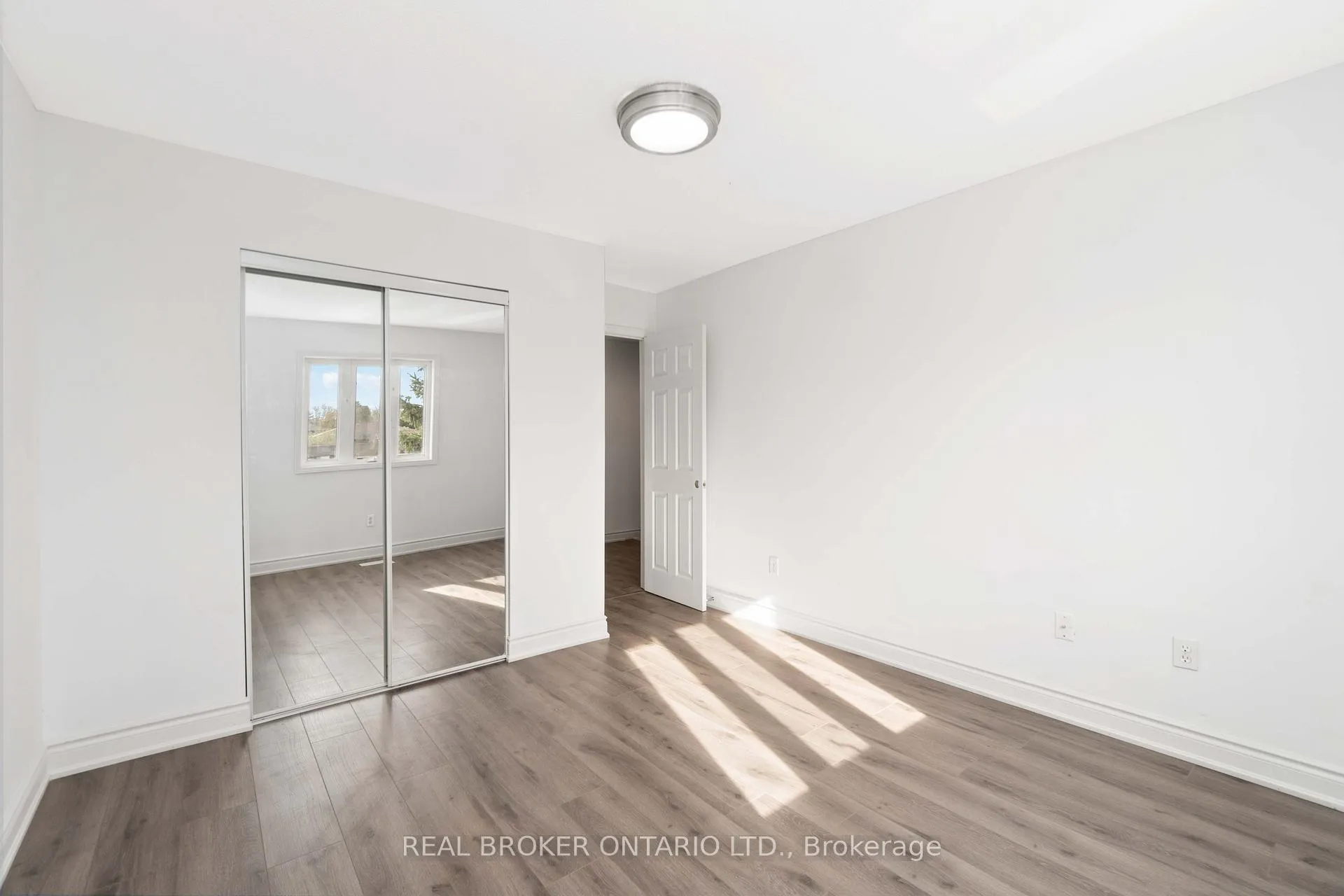 Photo 27 of 3 A Southpark Drive, Ottawa, Blackburn Hamlet — HOMEH