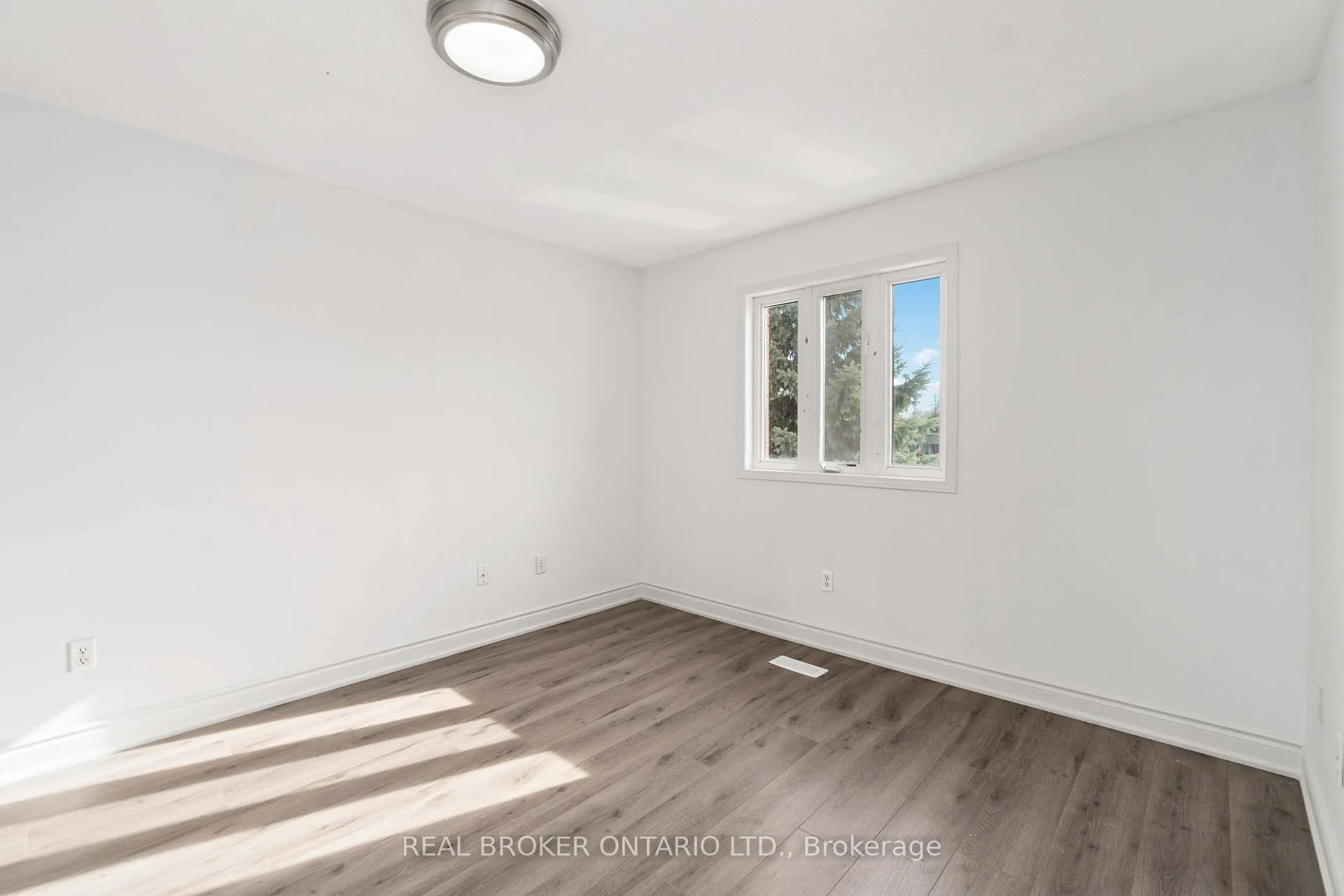 Photo 28 of 3 A Southpark Drive, Ottawa, Blackburn Hamlet — HOMEH
