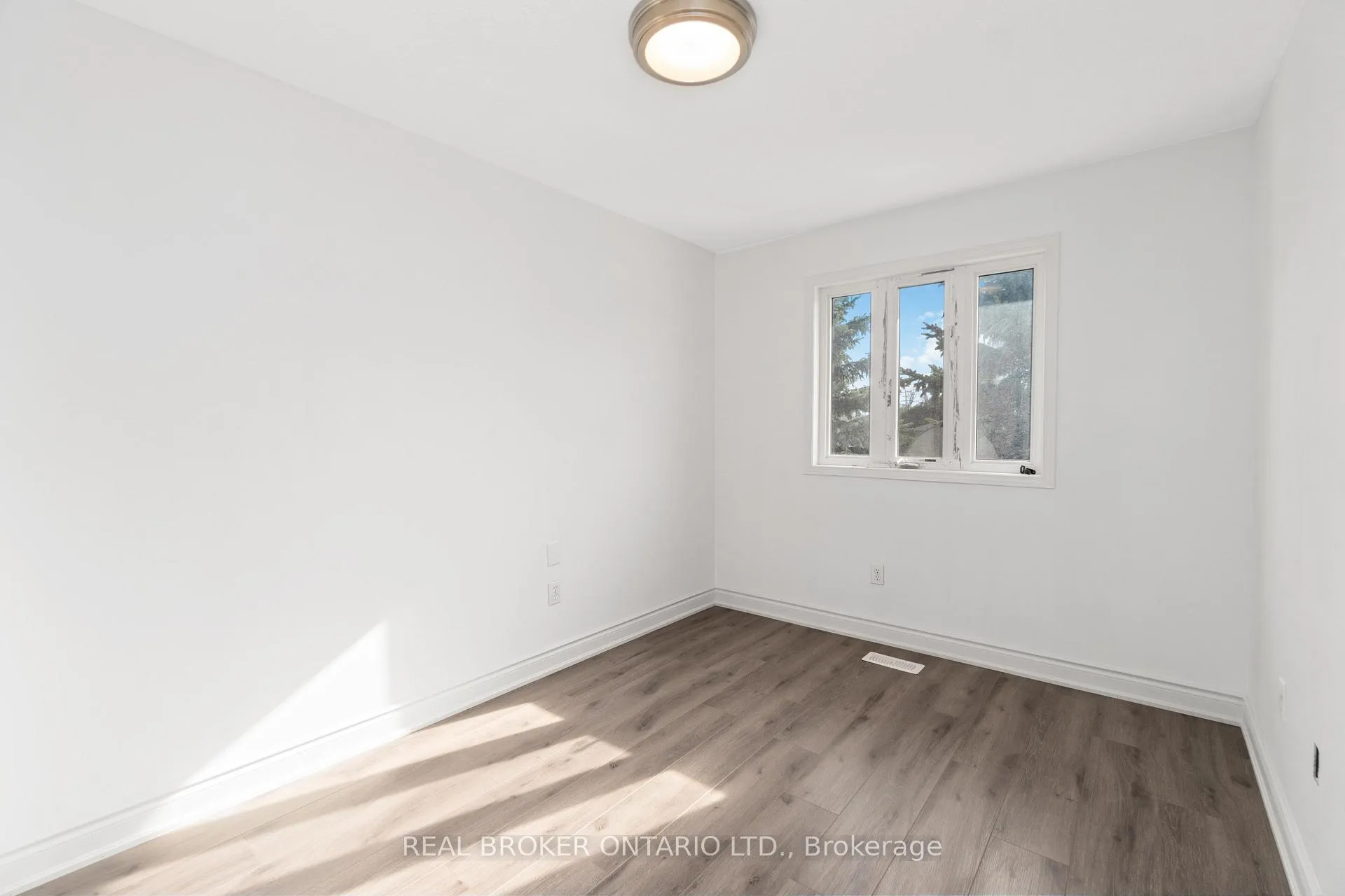 Photo 29 of 3 A Southpark Drive, Ottawa, Blackburn Hamlet — HOMEH
