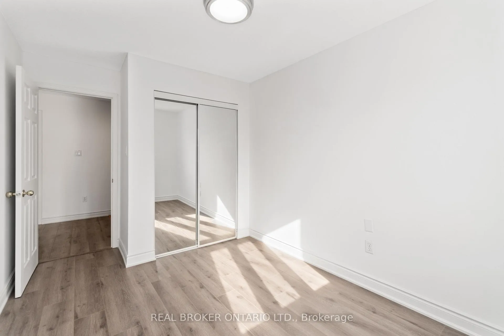 Photo 30 of 3 A Southpark Drive, Ottawa, Blackburn Hamlet — HOMEH