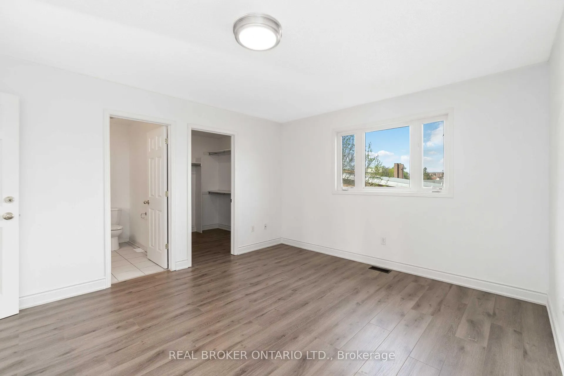 Photo 34 of 3 A Southpark Drive, Ottawa, Blackburn Hamlet — HOMEH