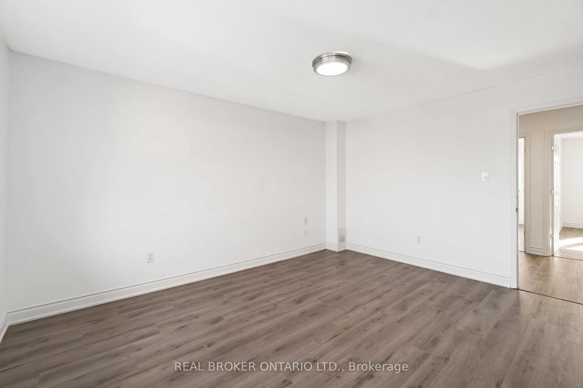 Photo 36 of 3 A Southpark Drive, Ottawa, Blackburn Hamlet — HOMEH